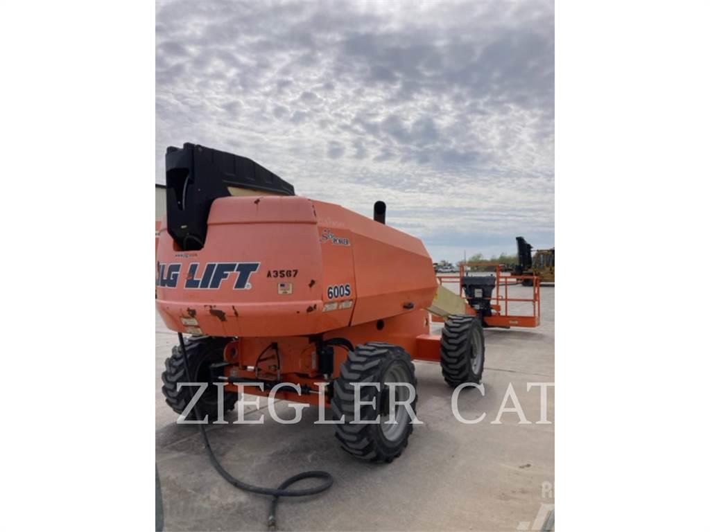 JLG 600S Plataformas con brazo de elevación manual