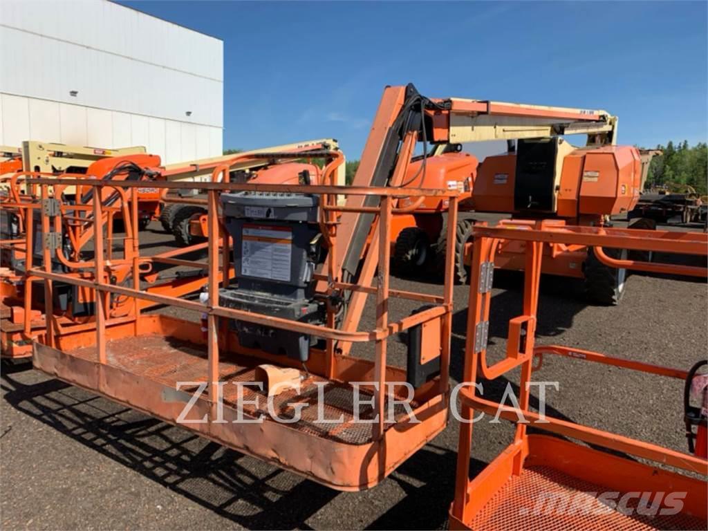 JLG 800AJ Plataformas con brazo de elevación manual