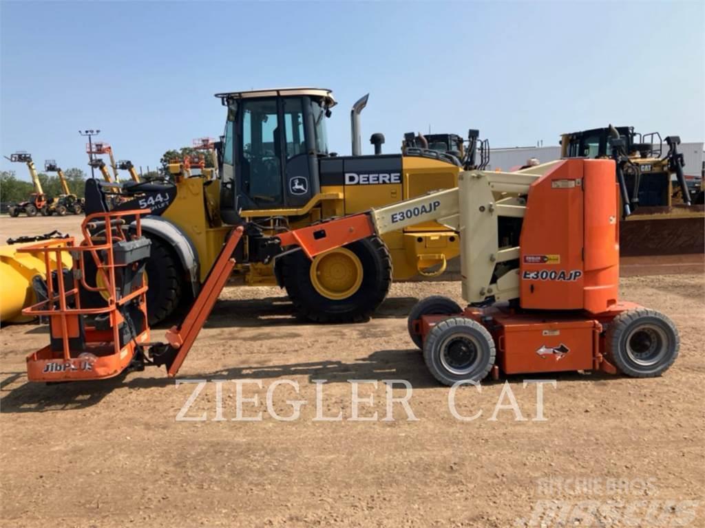 JLG E300AJP Plataformas con brazo de elevación manual