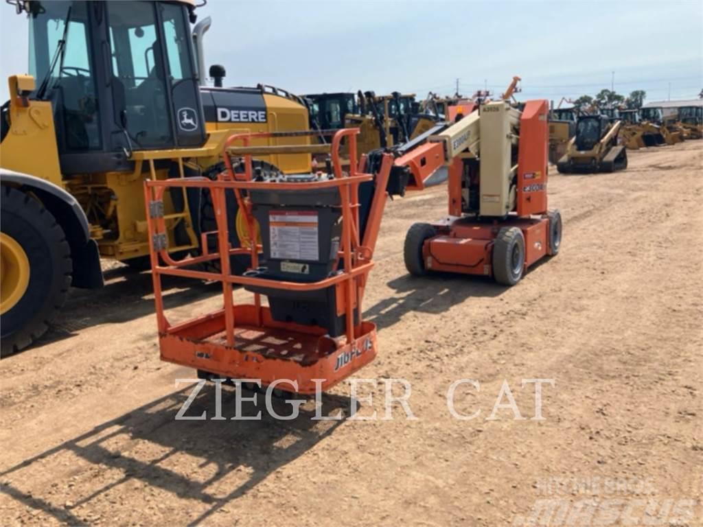 JLG E300AJP Plataformas con brazo de elevación manual