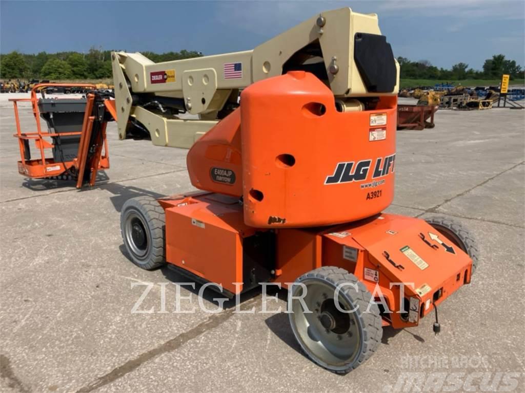 JLG E400AJPN Plataformas con brazo de elevación manual