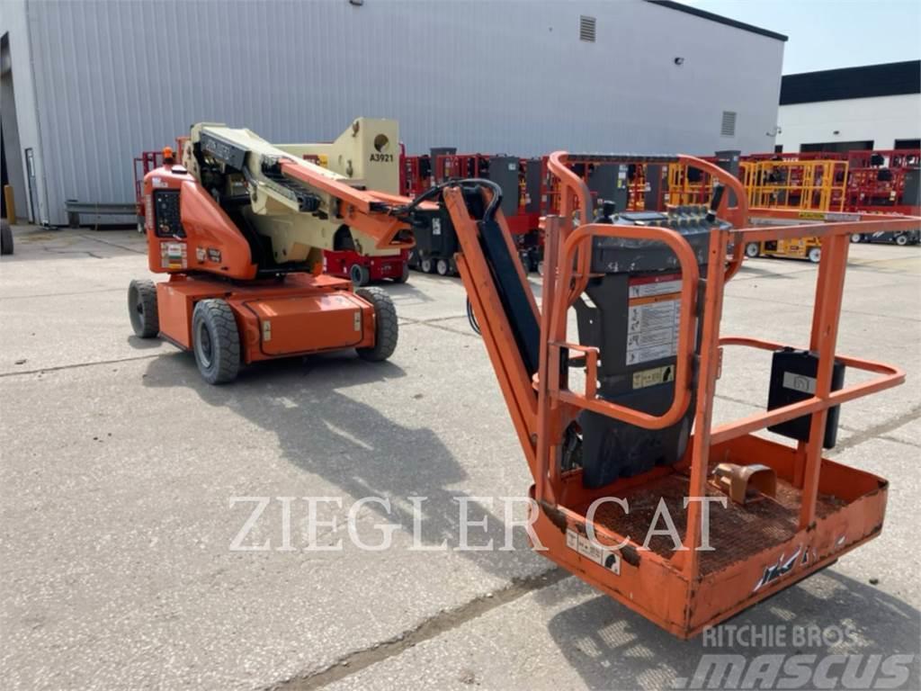 JLG E400AJPN Plataformas con brazo de elevación manual