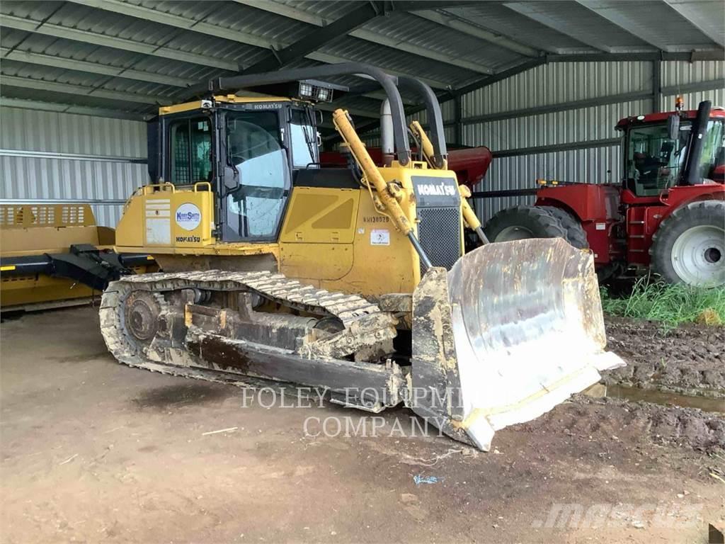 Komatsu D65EX17 Buldozer sobre oruga