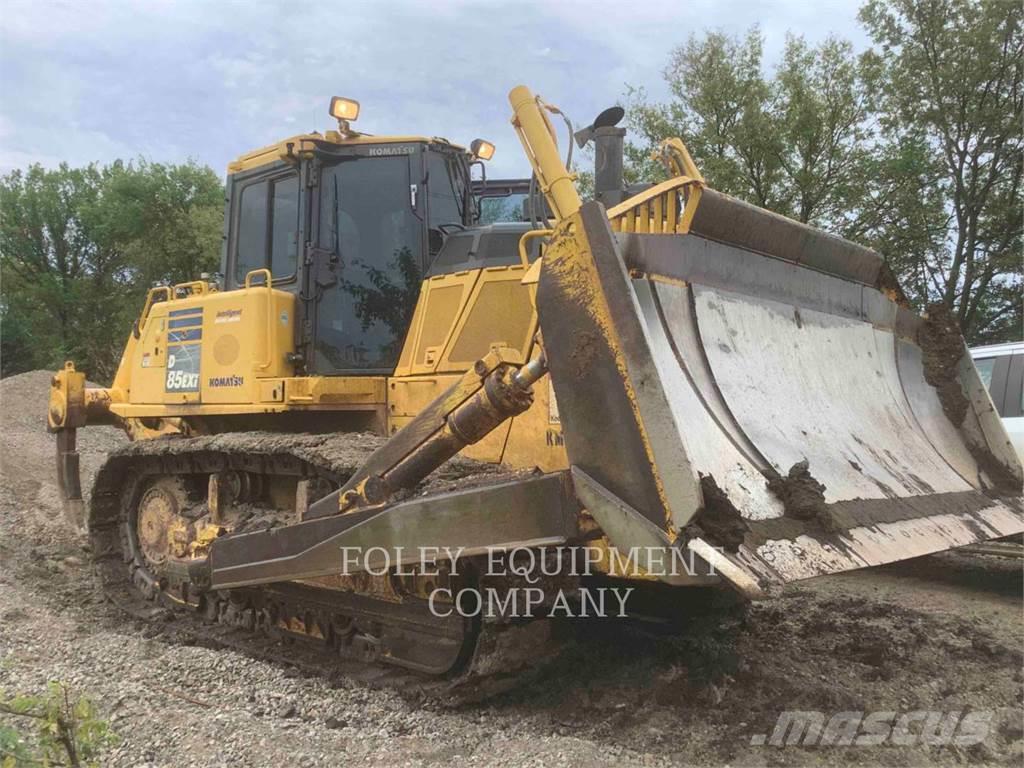 Komatsu D85EXI Buldozer sobre oruga