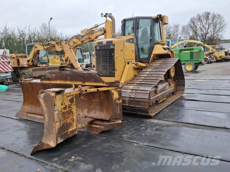 CAT D6N Buldozer sobre oruga