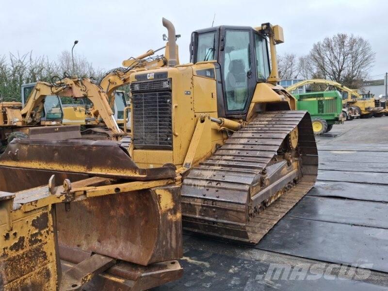 CAT D6N Buldozer sobre oruga