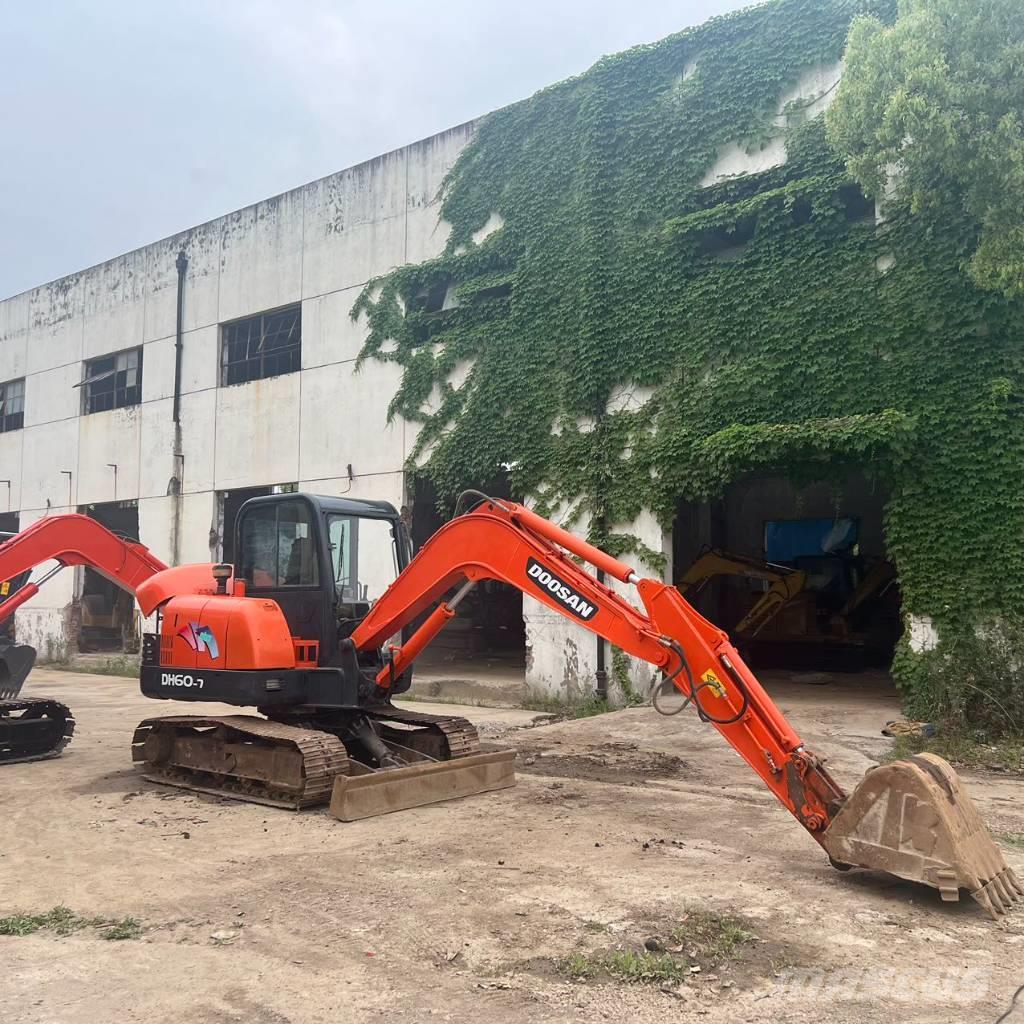 Doosan 60 Excavadoras sobre orugas