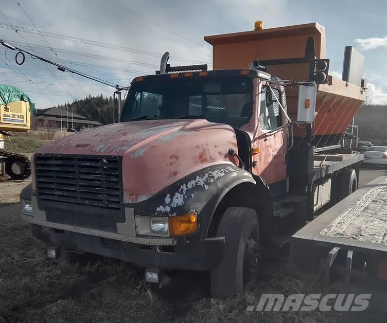 International FLATBED Camiones de cama baja