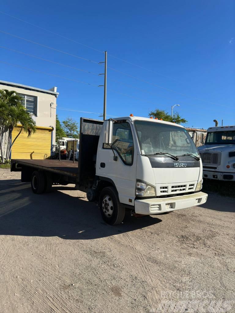 Isuzu NPR Camiones de cama baja