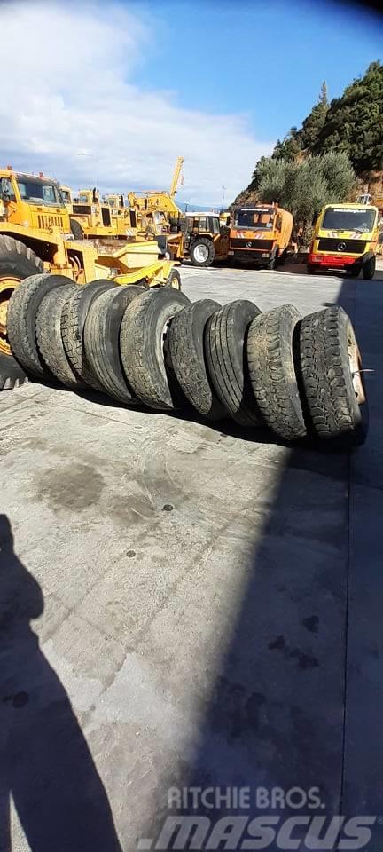 Bridgestone 13R22.5 Llantas