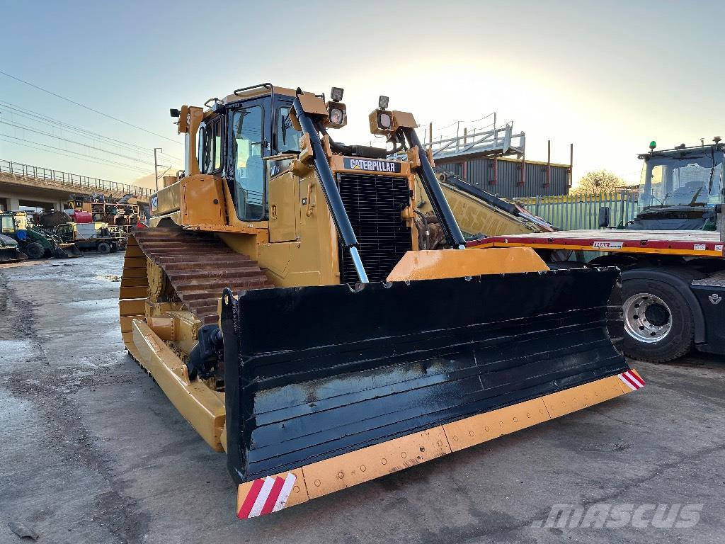 CAT D6T Buldozer sobre oruga