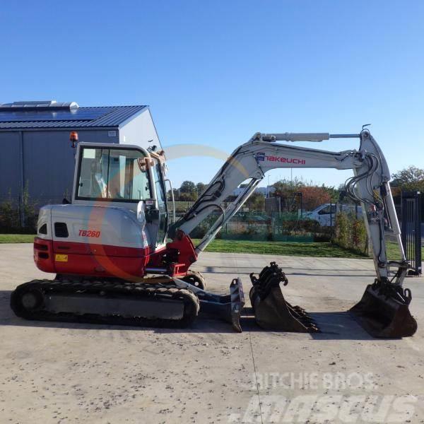 Takeuchi TB260 Excavadoras de ruedas