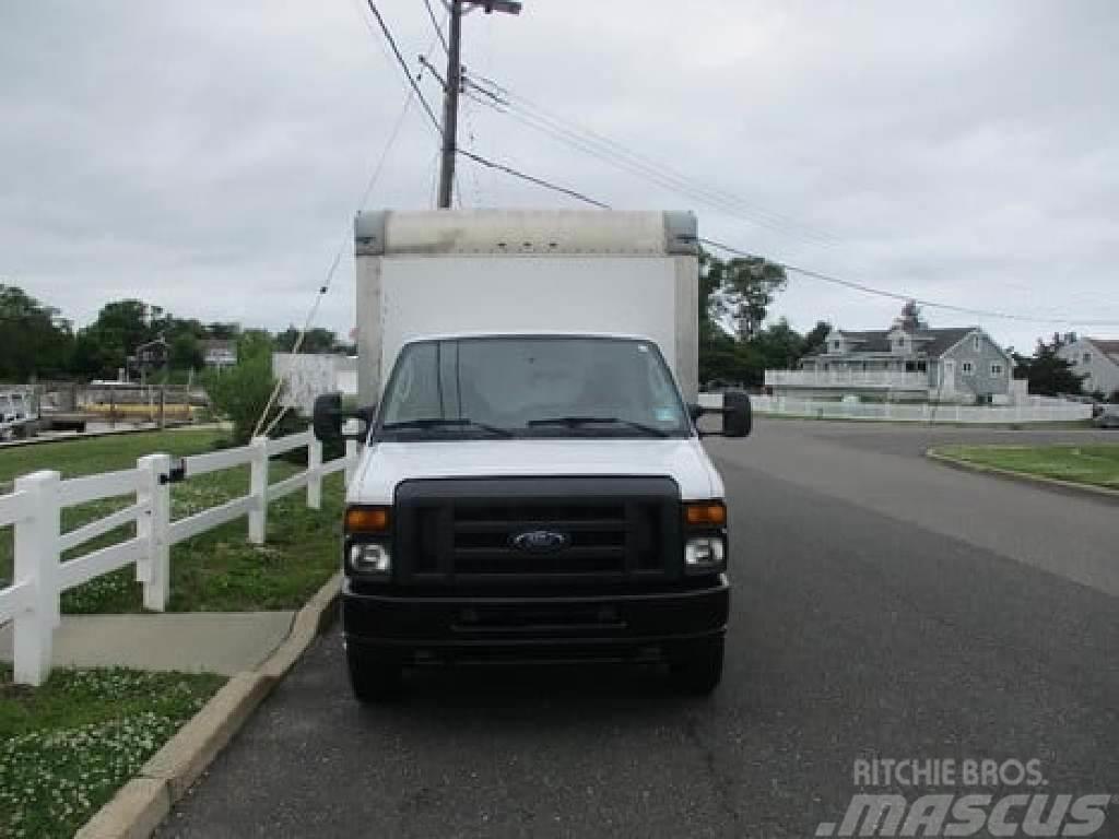 Ford E350 Camiones con caja de remolque