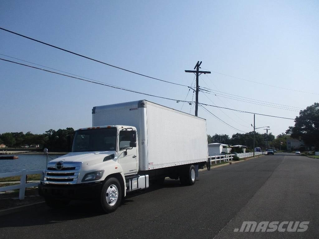 Hino 338 Camiones con caja de remolque