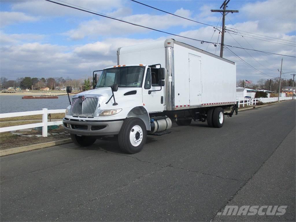 International 4300 Camiones con caja de remolque