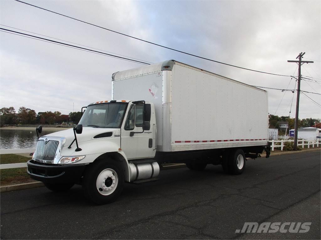 International 4300 Camiones con caja de remolque