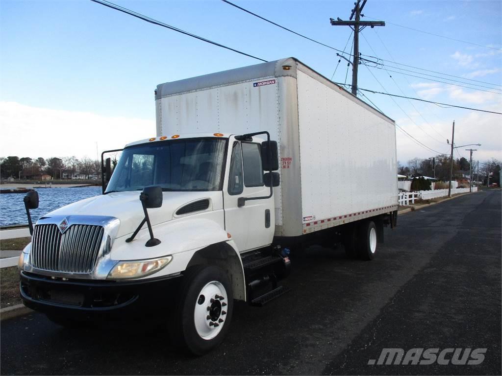 International 4300 Camiones con caja de remolque