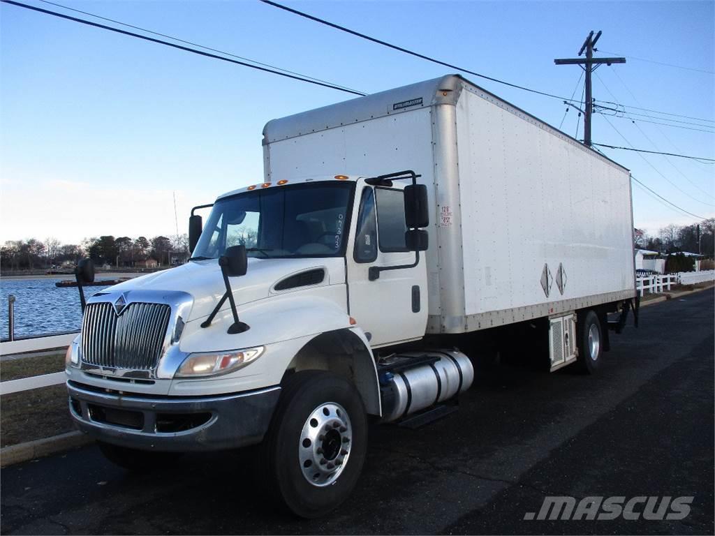 International 4300 Camiones con caja de remolque