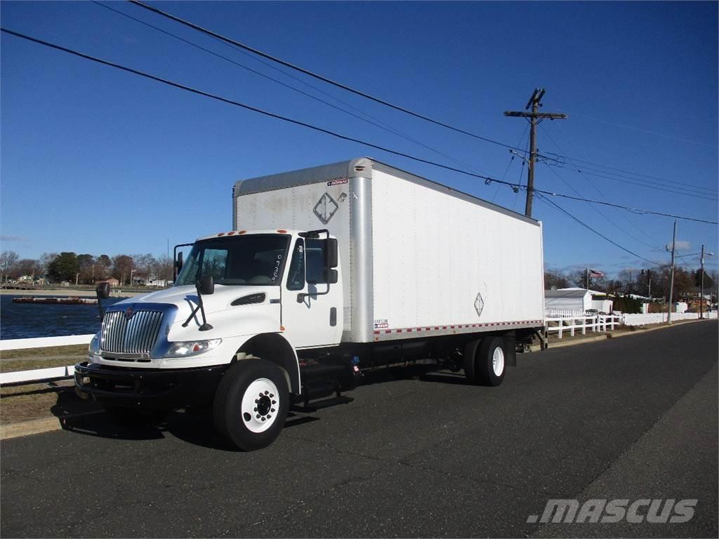 International 4300 Camiones con caja de remolque