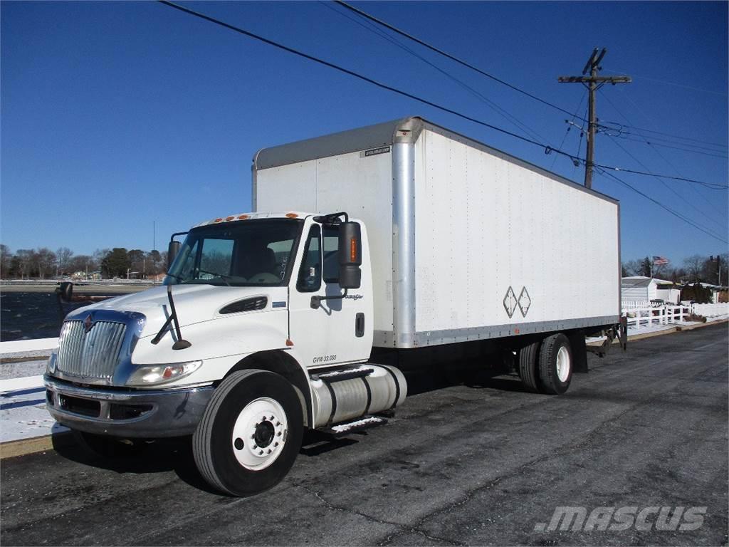 International 4300 Camiones con caja de remolque