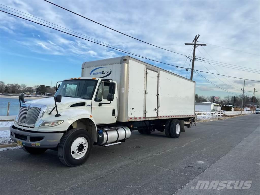 International 4300 Camiones con caja de remolque