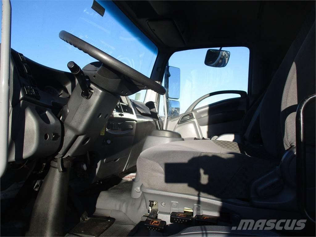 Isuzu FTR Camiones con caja de remolque