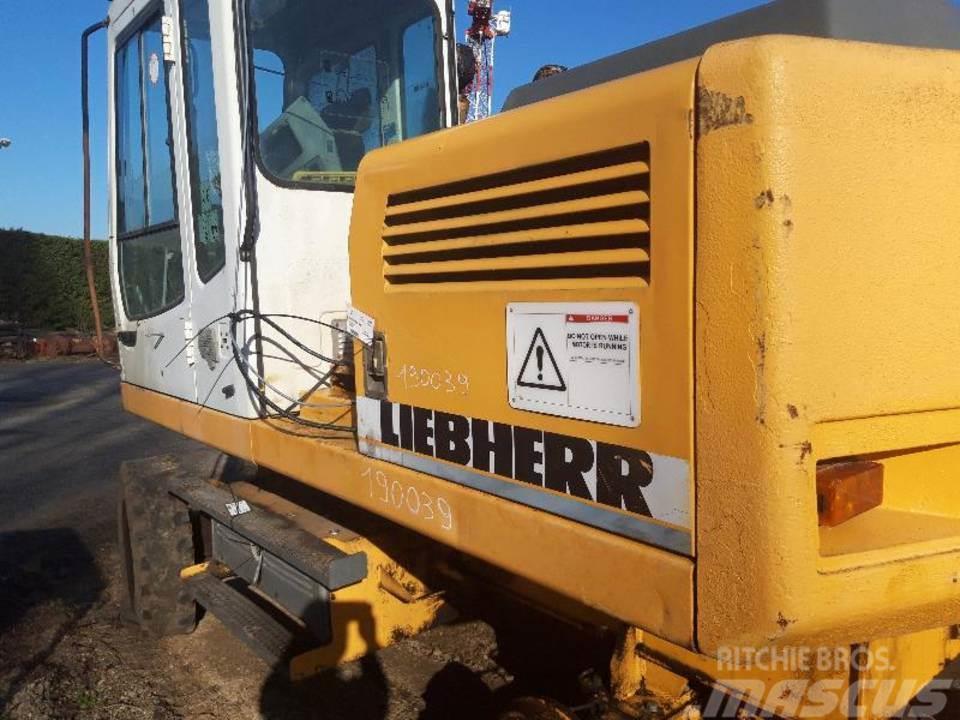 Liebherr A902LI Cabina