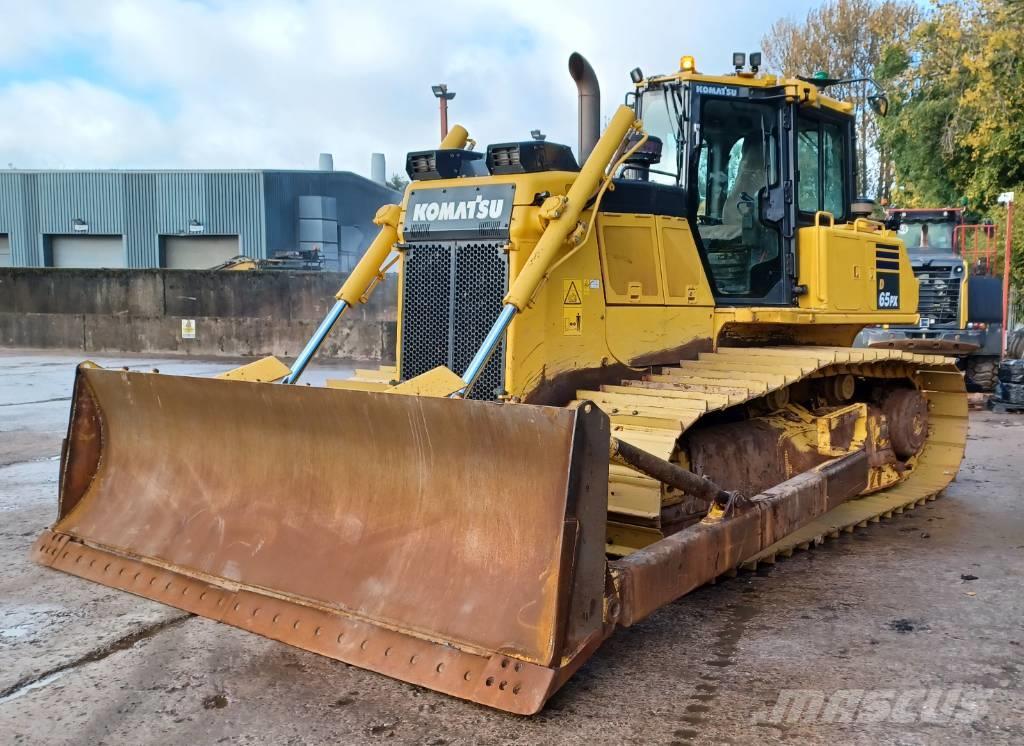 Komatsu D65PX-18 Buldozer sobre oruga