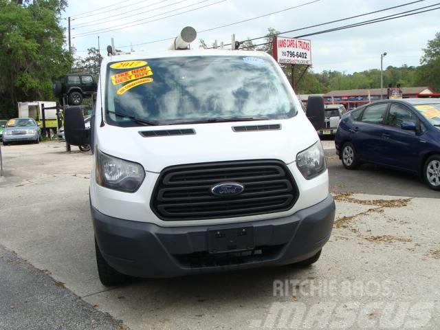 Ford T250 Camiones con caja de remolque