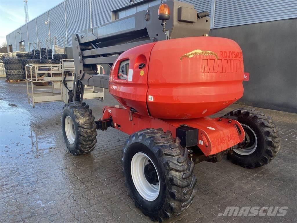 Manitou 160ATJ+ Plataformas con brazo de elevación manual