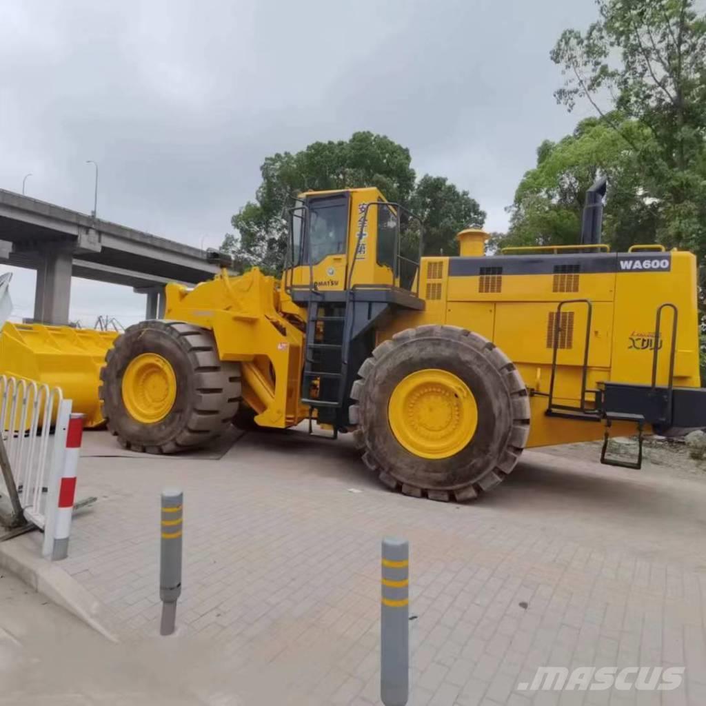 Komatsu WA 600 Cargadoras sobre ruedas