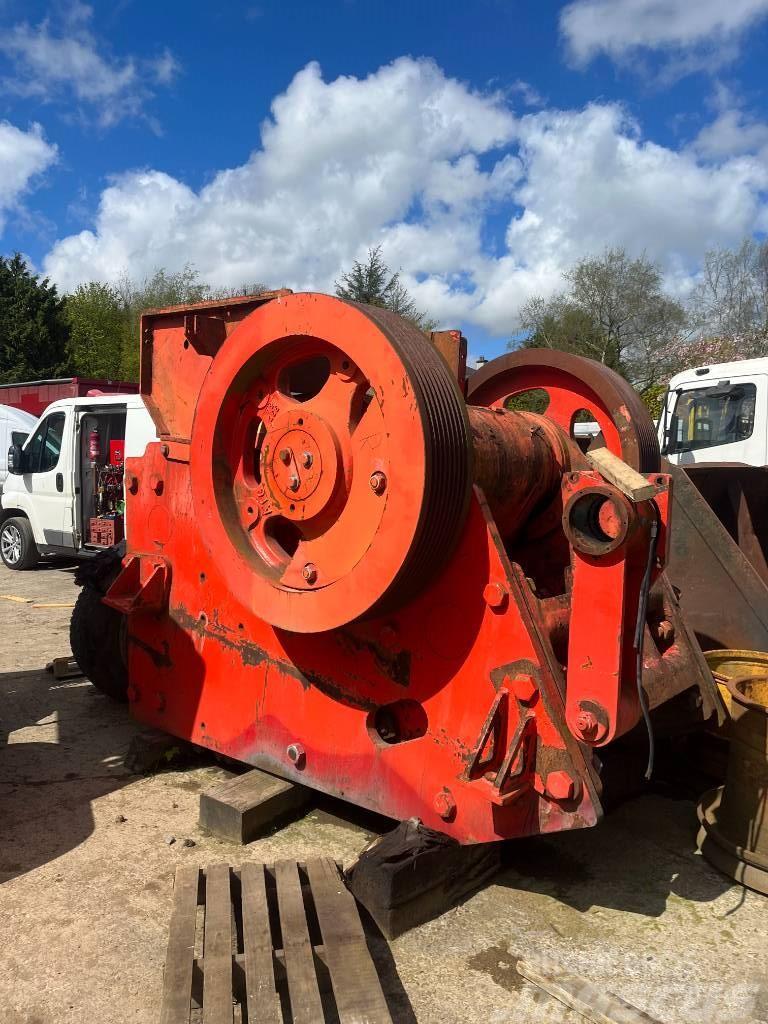 Sandvik QJ 341 Trituradoras móviles