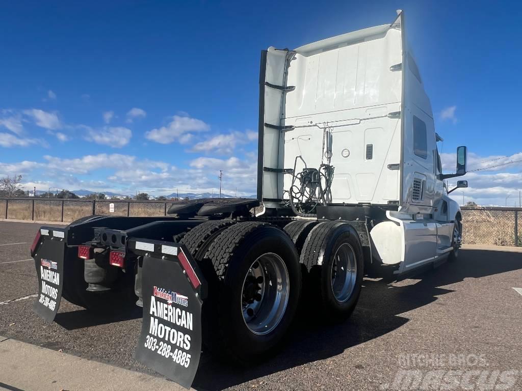 International LT Sleeper Camiones tractor