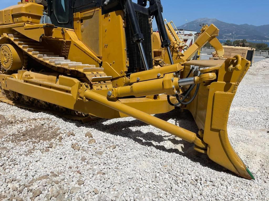 CAT D9N Buldozer sobre oruga