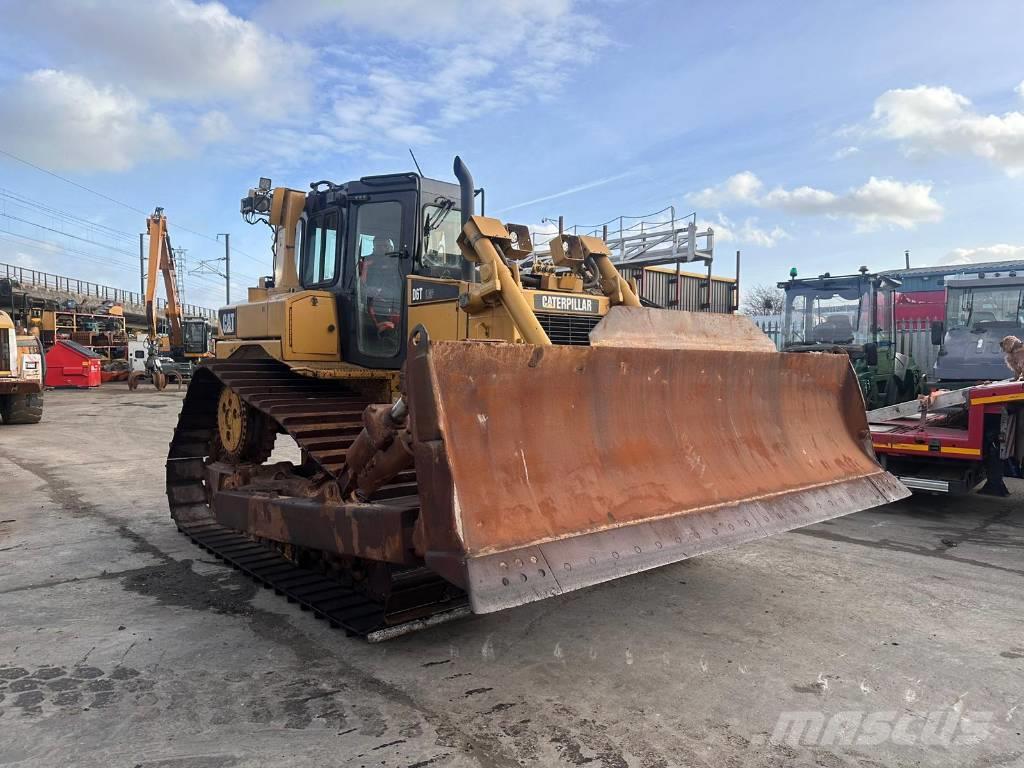 CAT D6T Buldozer sobre oruga