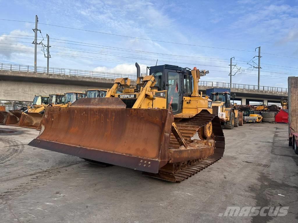 CAT D6T Buldozer sobre oruga