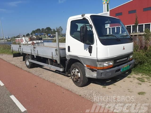 Mitsubishi Canter Camiones de cama baja