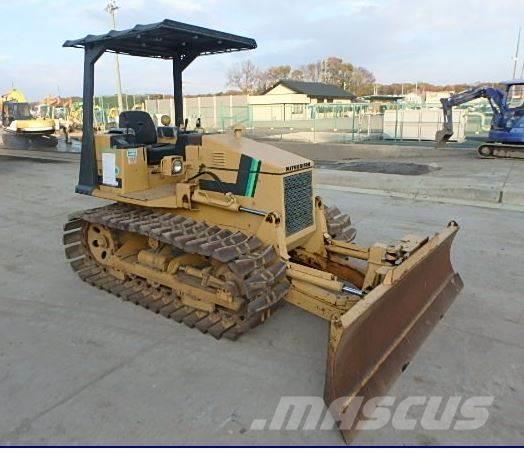 Mitsubishi BD2G Buldozer sobre oruga