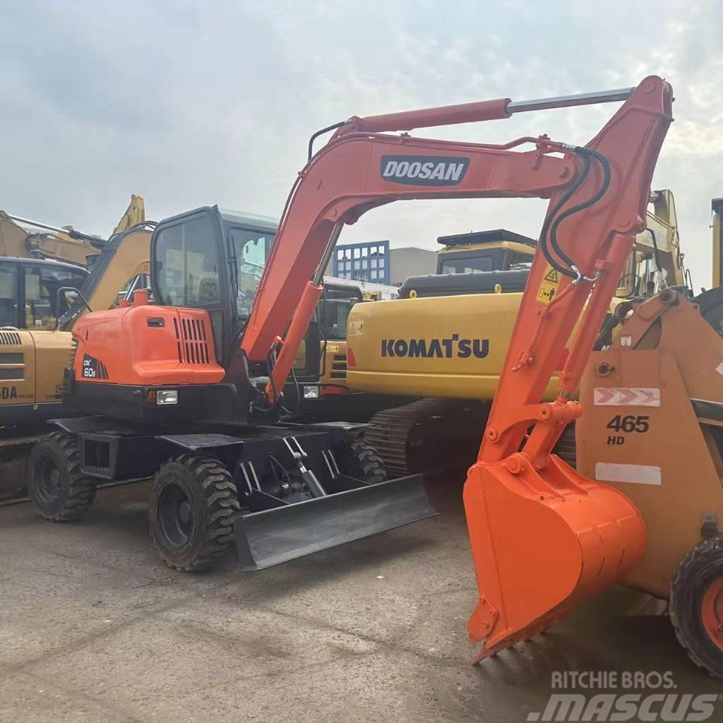 Doosan DX60W Excavadoras de ruedas