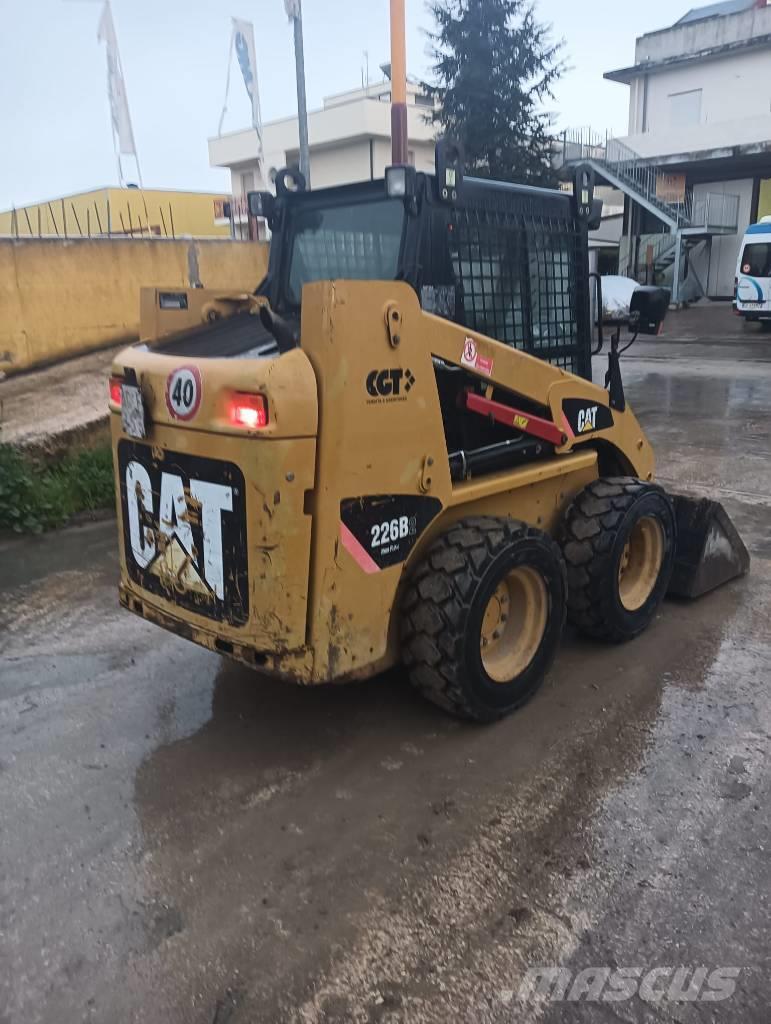 CAT 226 B Miniexcavadoras