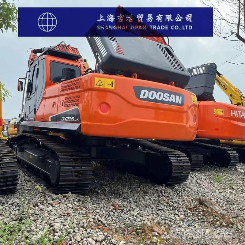 Doosan DX 225 Excavadoras sobre orugas