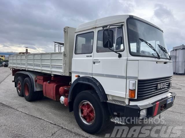 Iveco 190.35 Camiones de cama baja