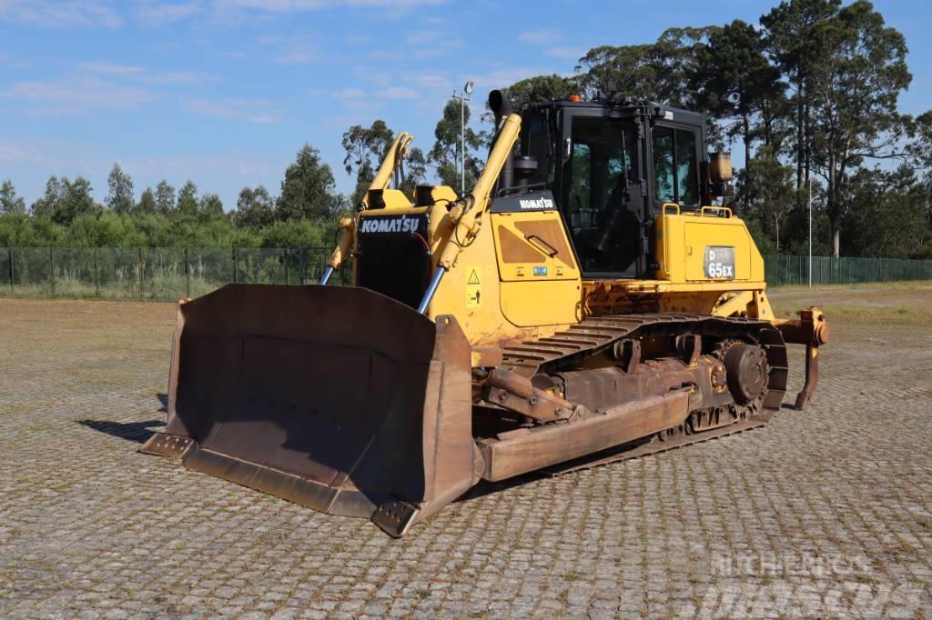 Komatsu D65EX-16 Buldozer sobre oruga