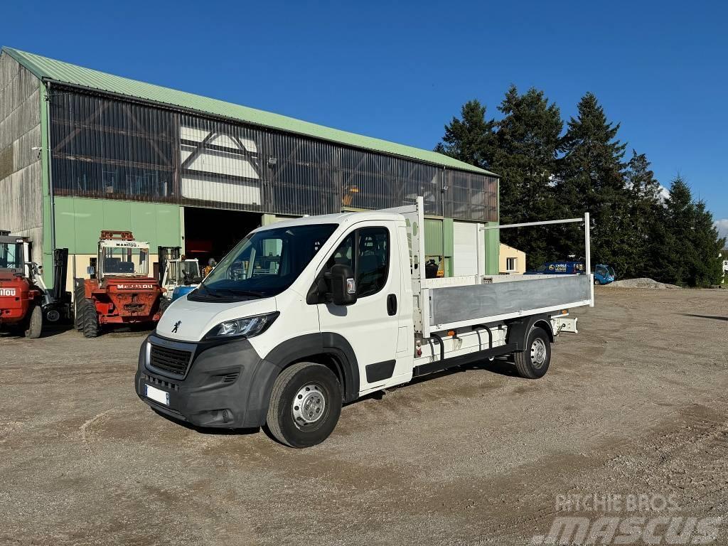 Peugeot Boxer plateau Camiones de cama baja