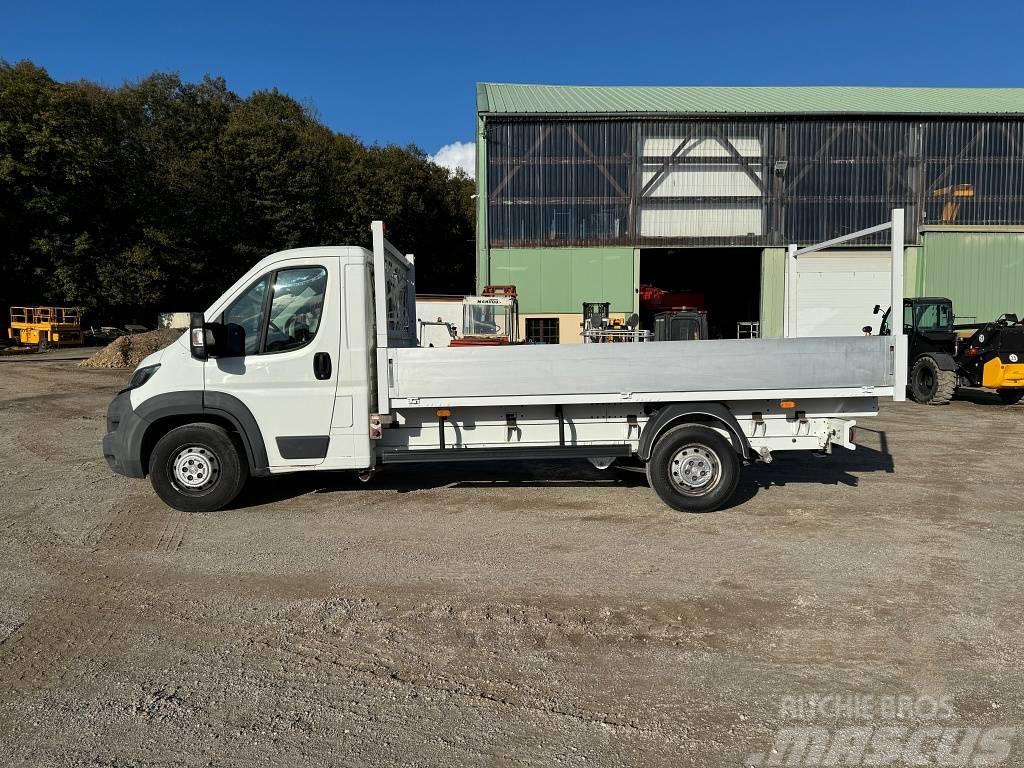 Peugeot Boxer plateau Camiones de cama baja