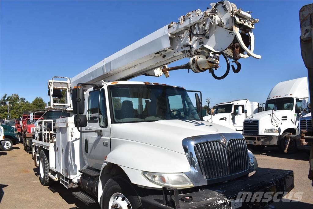 Altec DM47TR Camiones de perforación móvil