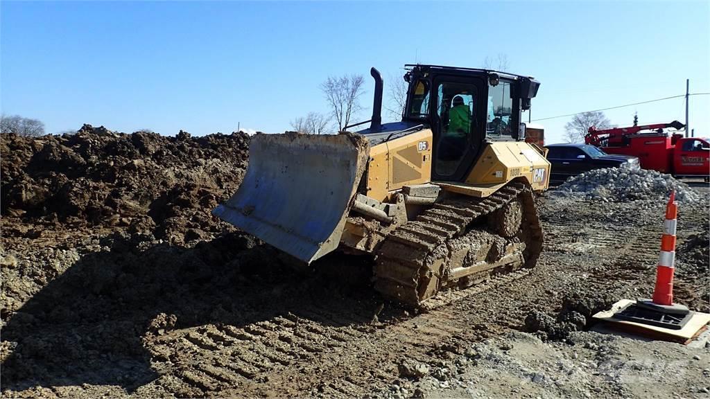 CAT D5 Buldozer sobre oruga