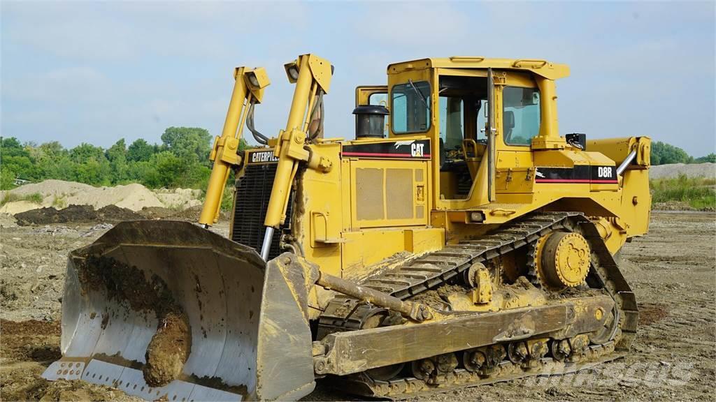 CAT D8R Buldozer sobre oruga