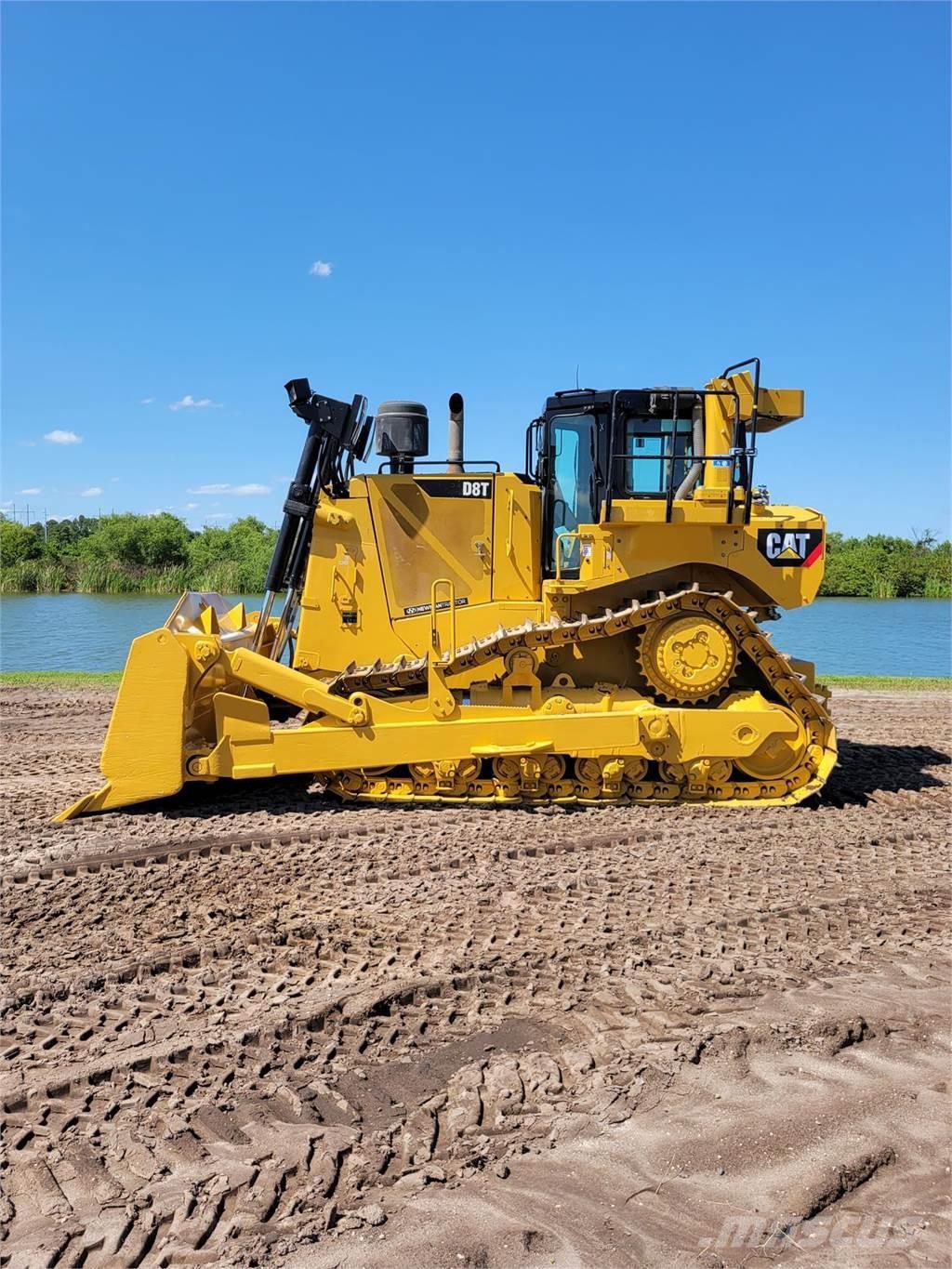 CAT D8T Buldozer sobre oruga