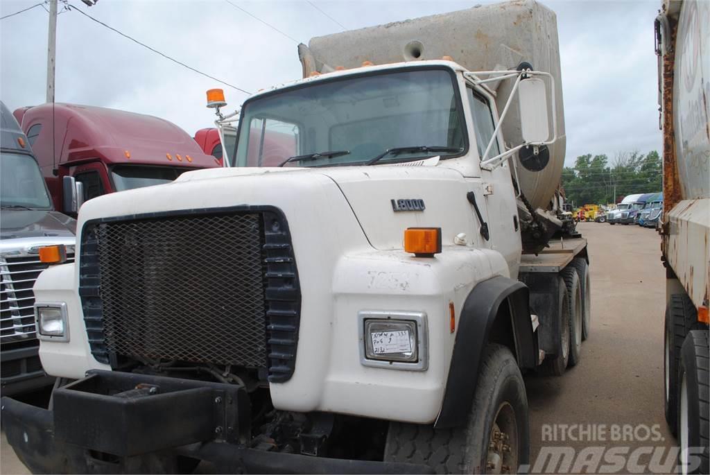 Ford L8000 Camiones de concreto